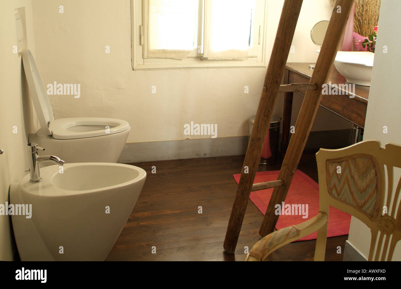 Salle de bains avec bidet dans l''hôtel à Treviso Italie Banque D'Images