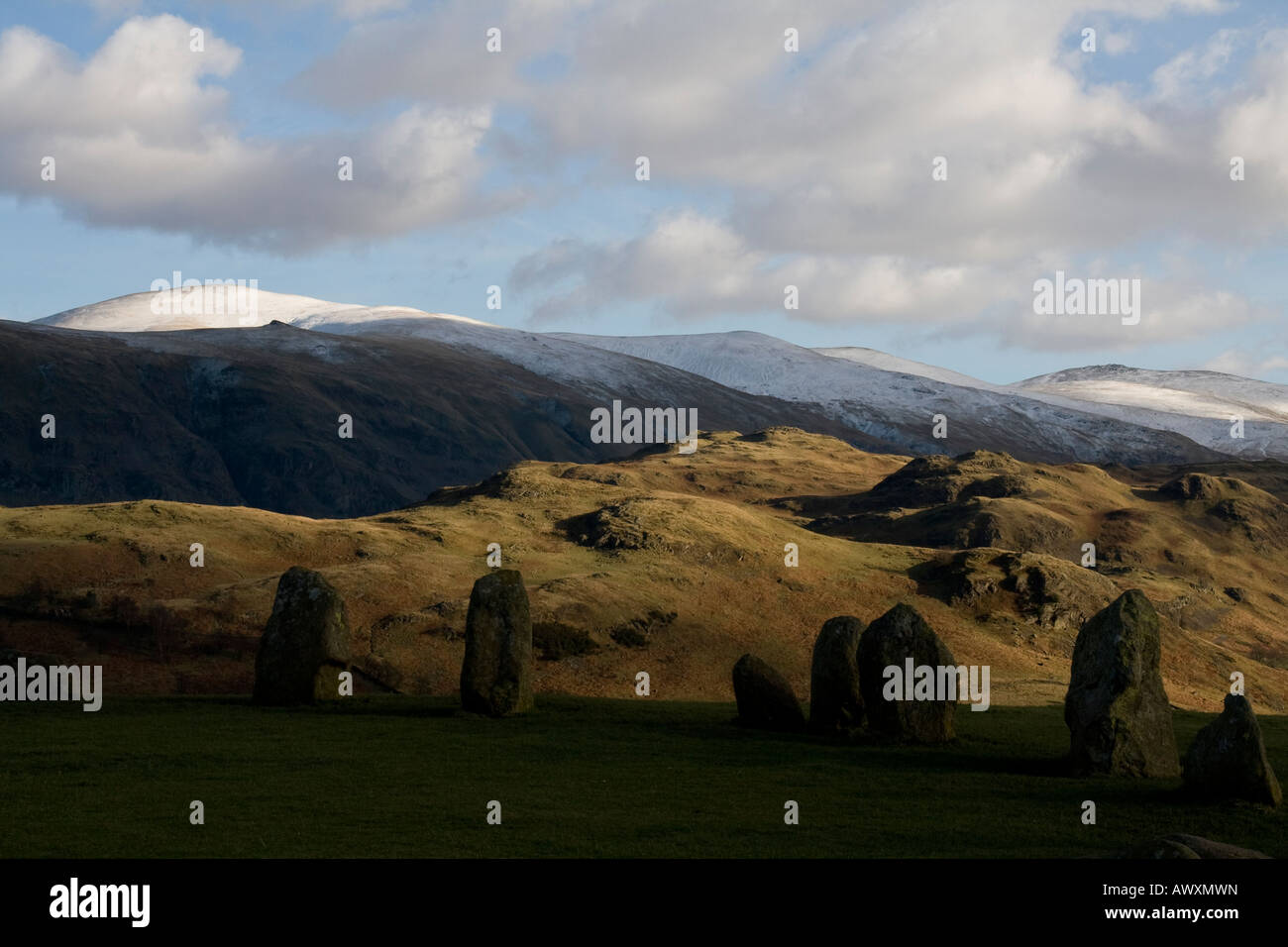 Le cercle de pierres de Castlerigg près de Keswick donnant sur une grande et haute Rigg Dodd Lake District Cumbria Banque D'Images