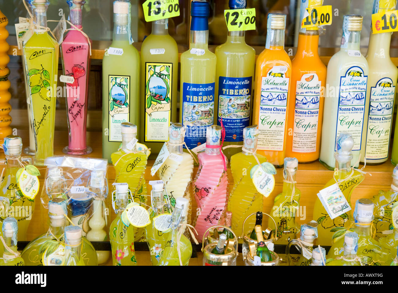 Bouteilles de Limoncello Capri Île Italie Banque D'Images