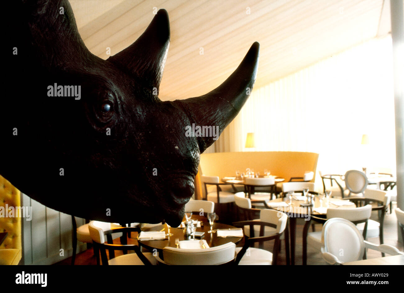 Paris France Restaurant français branché, salle à manger avec Hippopotamus Head 'bon' (2004) Designer Philippe Starck Banque D'Images