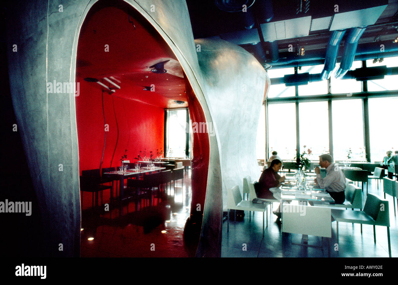 Paris France, à l'intérieur d'un restaurant français branché à l'intérieur, « Georges » dans le musée du Centre Pompidou, Beaubourg, découvrez l'insolite, la gastronomie et la culture Banque D'Images
