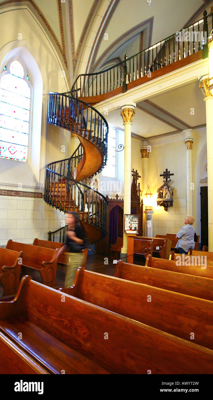 Escalier en spirale faite sans clous ni vis église plus ancienne église de San Miguel en structure United States 1610 à Santa Fe nouveau moi Banque D'Images