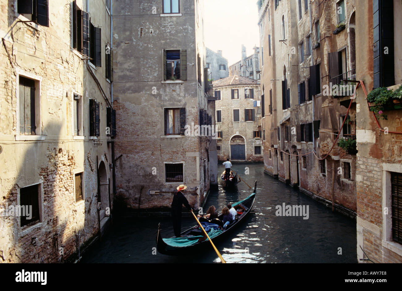 Scène du Canal en gondole Venise Italie Banque D'Images