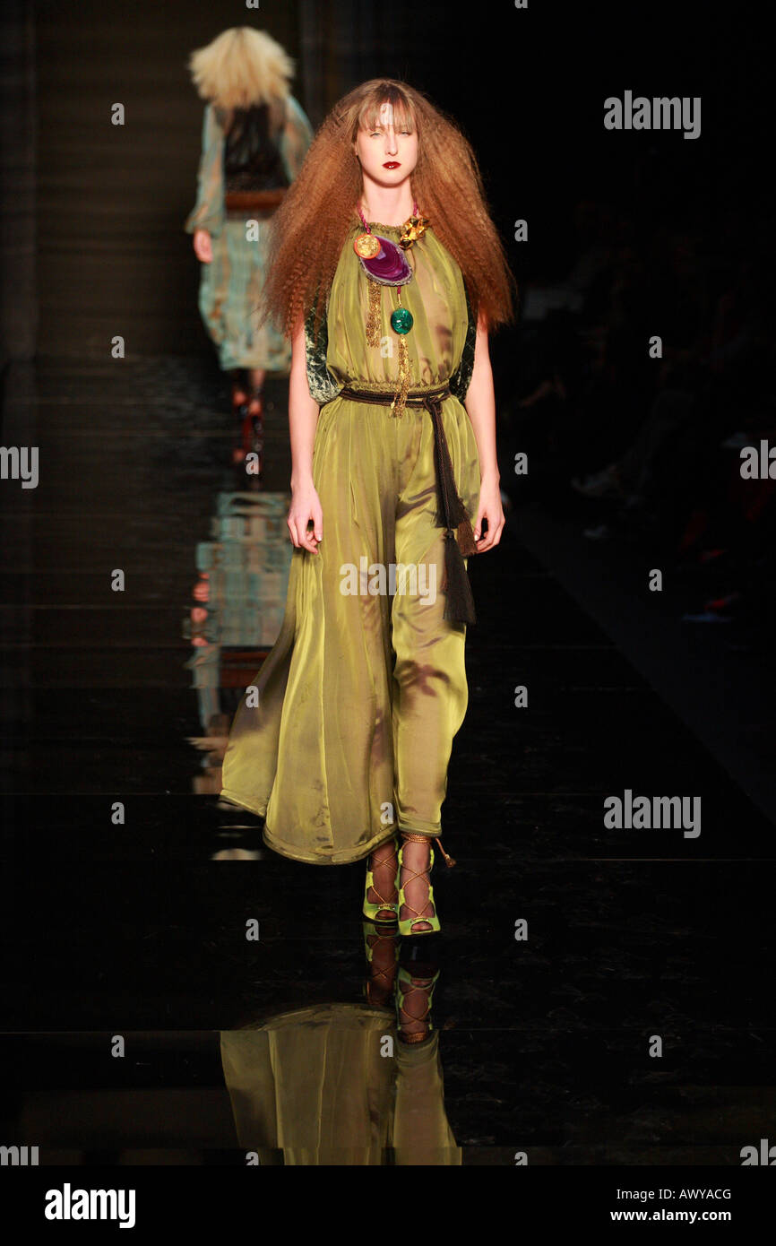 La semaine de la mode grecque en automne hiver 2008 2009 Zappio designer DEUX HOMMES Athènes Grèce 14 3 2008 Banque D'Images