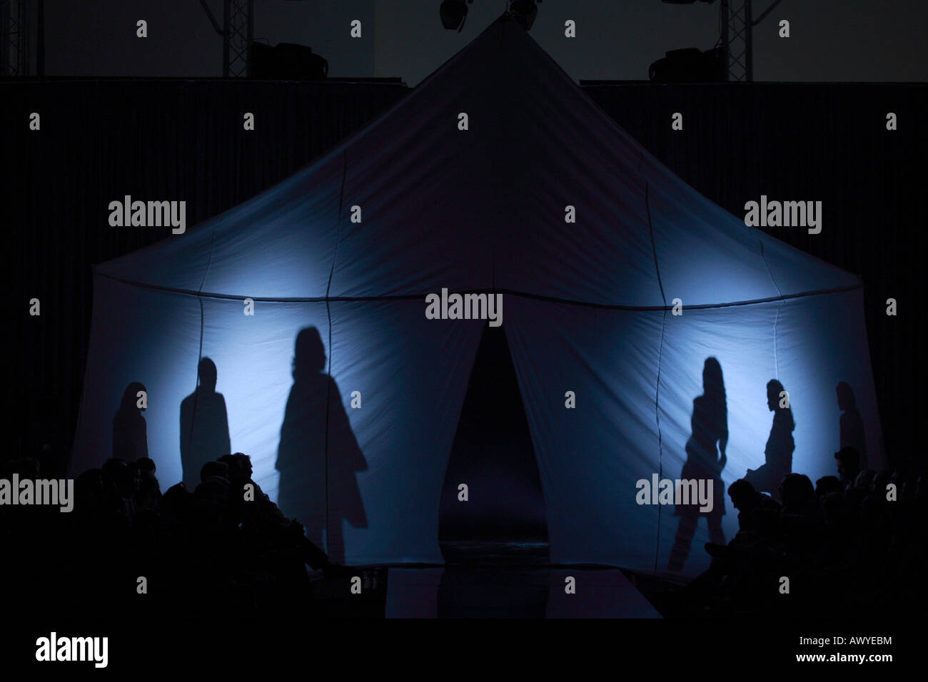 La semaine de la mode grecque en automne hiver 2008 2009 Zappio Designer MI RO Athènes Grèce 14 3 2008 Banque D'Images