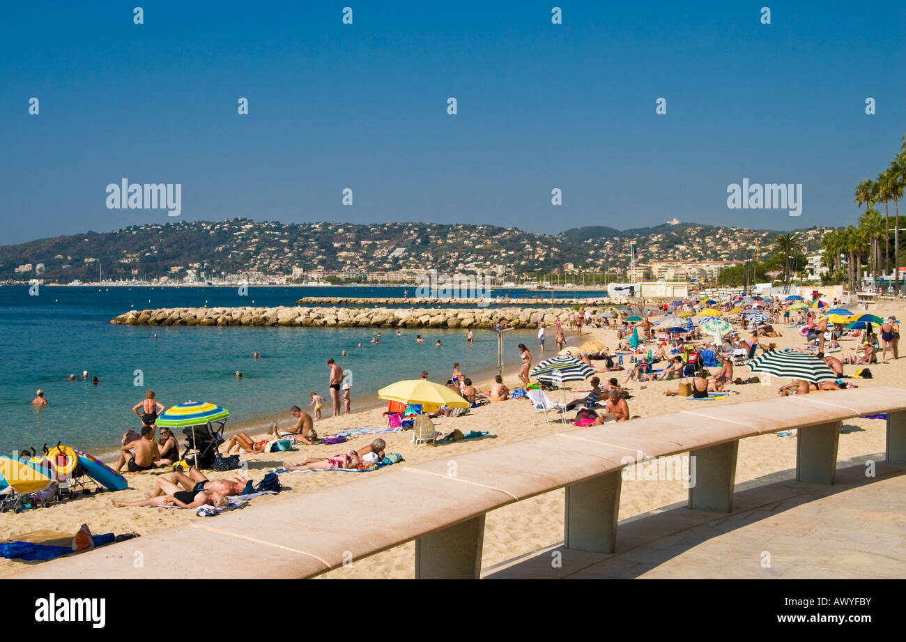 Public beach juan les pins Banque de photographies et d’images à haute