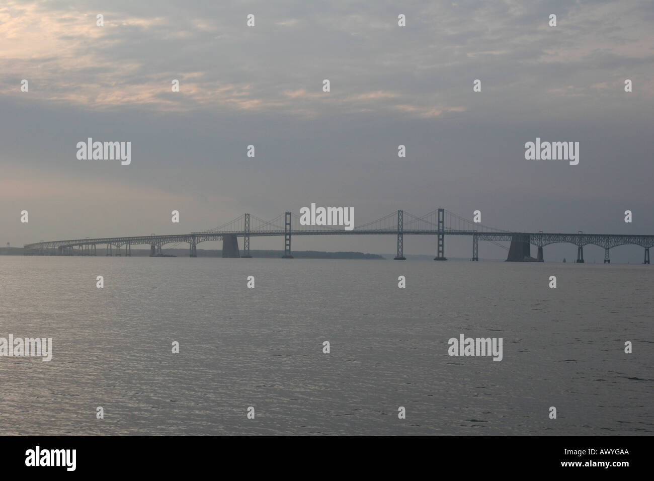 Le Chesapeake Bay Bridge vu depuis le sud en fin d'après-midi Banque D'Images