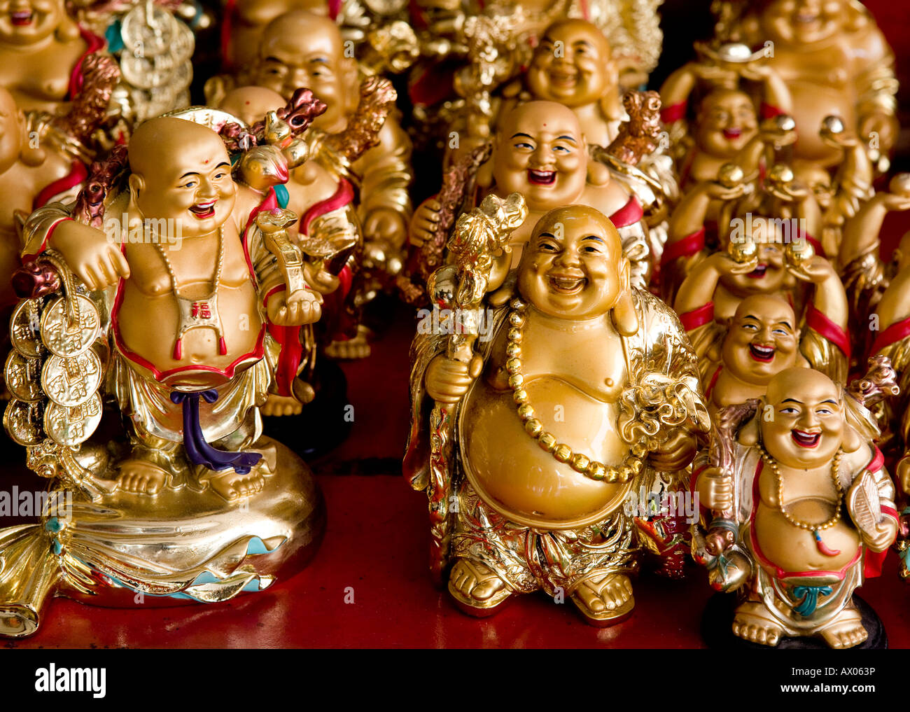 Rire miniature bouddhas d'or Bangkok Thailande Asie du sud-est Banque D'Images