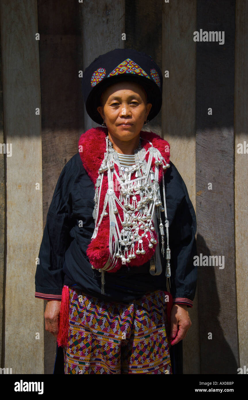 Iu mien aussi appelé Yao hill tribe femme dans le nord de la Thaïlande Banque D'Images