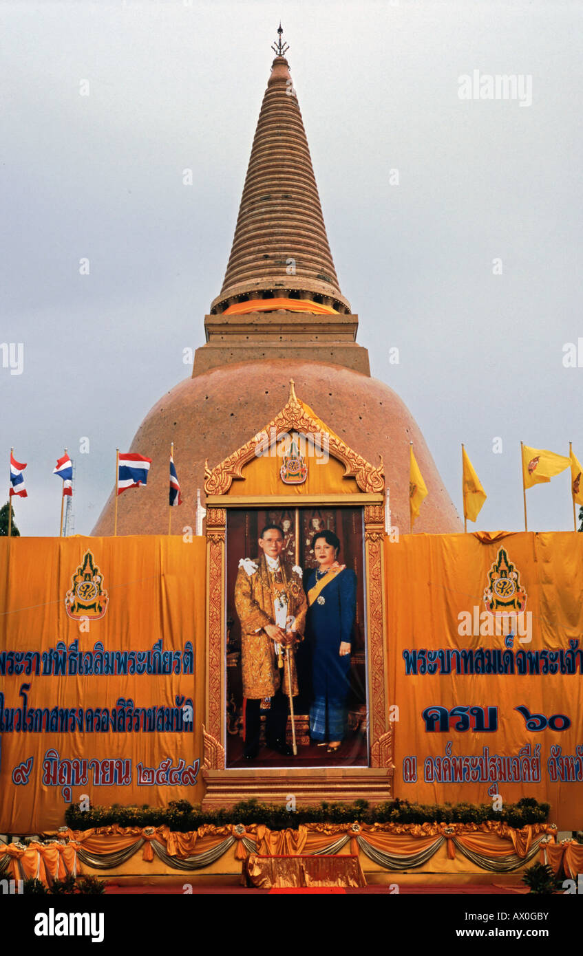 Sa Majesté le Roi Bhumibol Adulyadej et Sa Majesté la Reine Sirikit, Bangkok, Thailande, Asie Banque D'Images