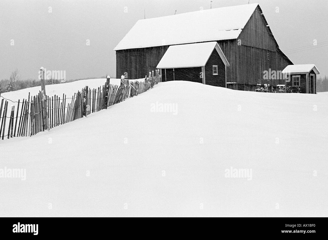 Paysage d'hiver et d'uid 1431075 grange Banque D'Images