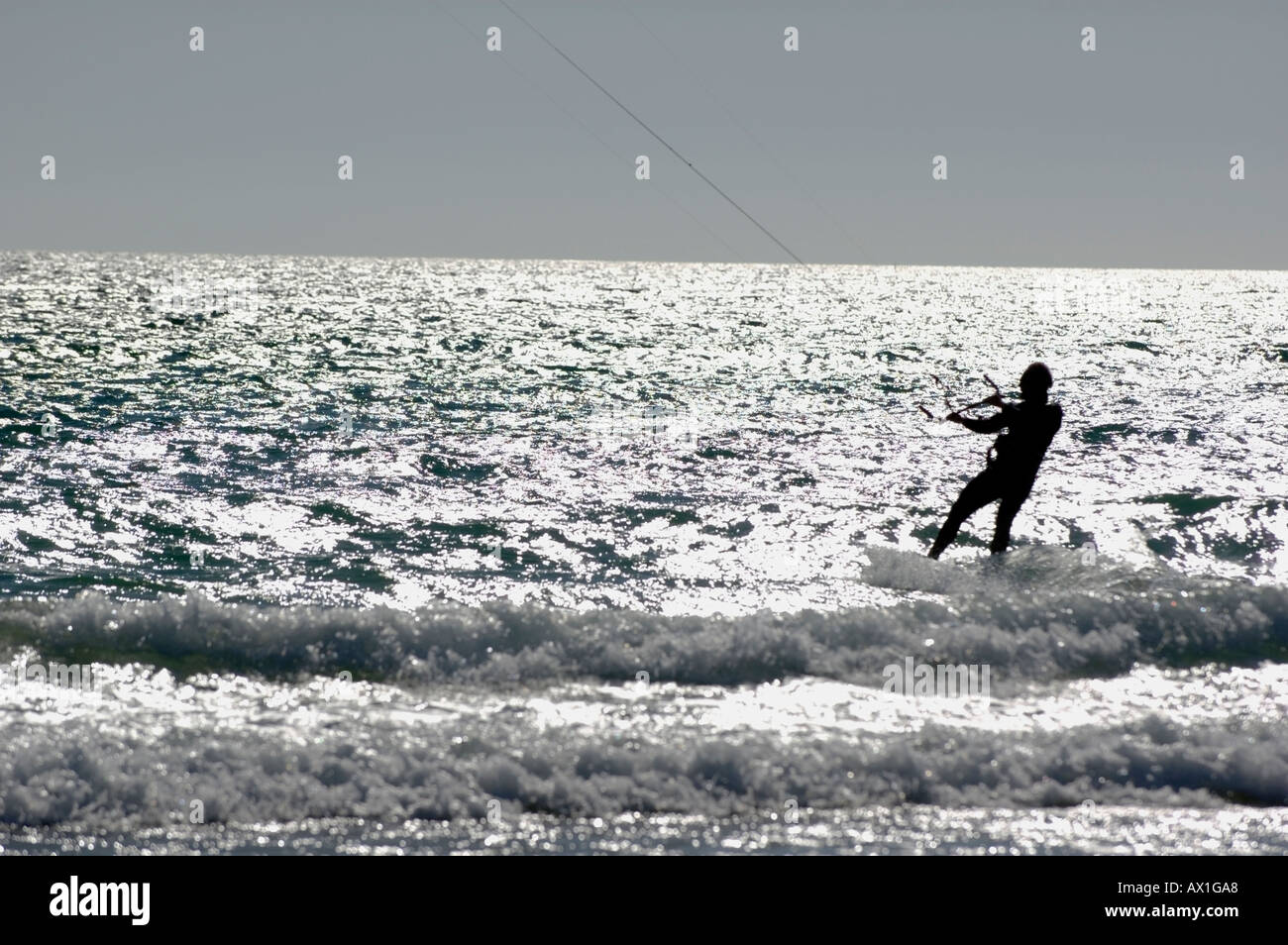 Espagne Andalousie Tarifa kite Surfer Excès de Playa De Los Lances Banque D'Images