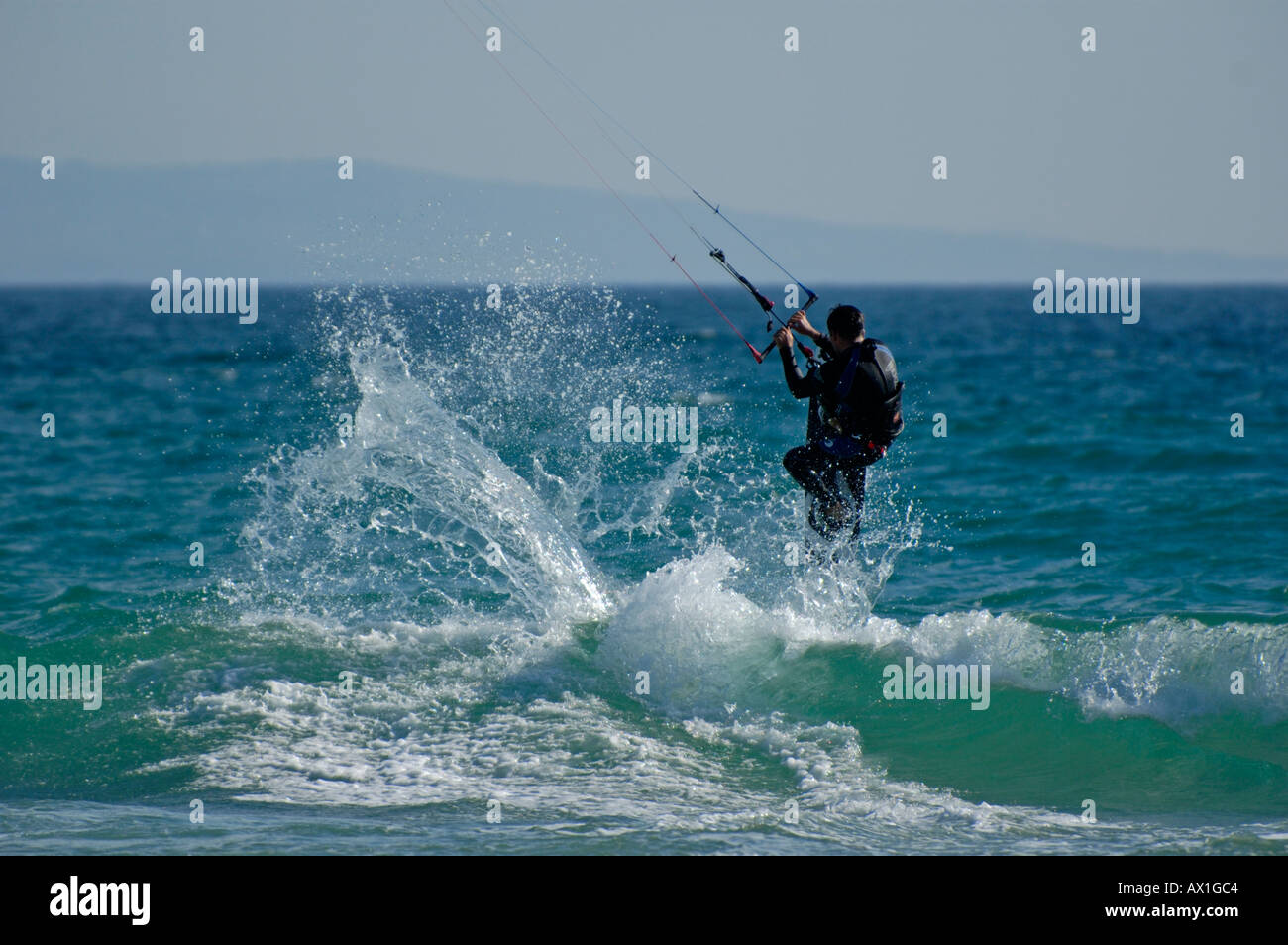 Espagne Andalousie Tarifa kite Surfer Excès de Playa De Los Lances Banque D'Images