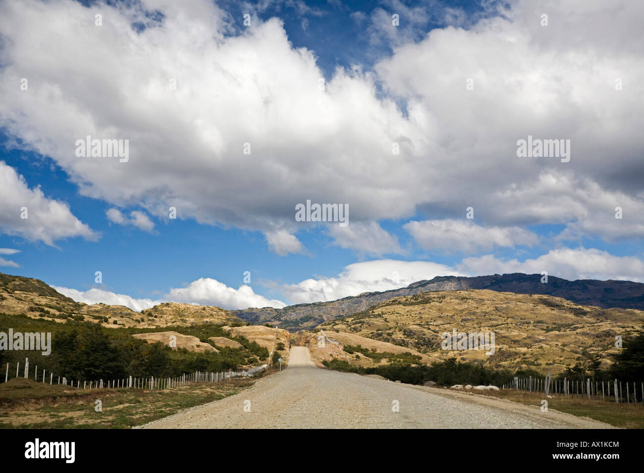 Gravelroad à Cochrane, Patagonie, Chili, Amérique du Sud Banque D'Images