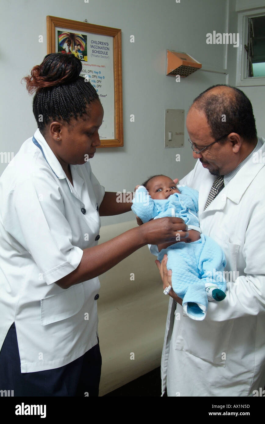Bébé avec Médecin Banque D'Images