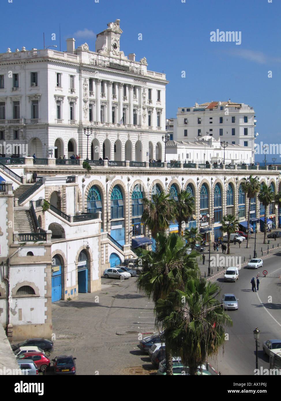 Boulevard Amilcar Cabral (haut) et de la rue d'Ankgor (vers le bas), Alger, Algérie Banque D'Images