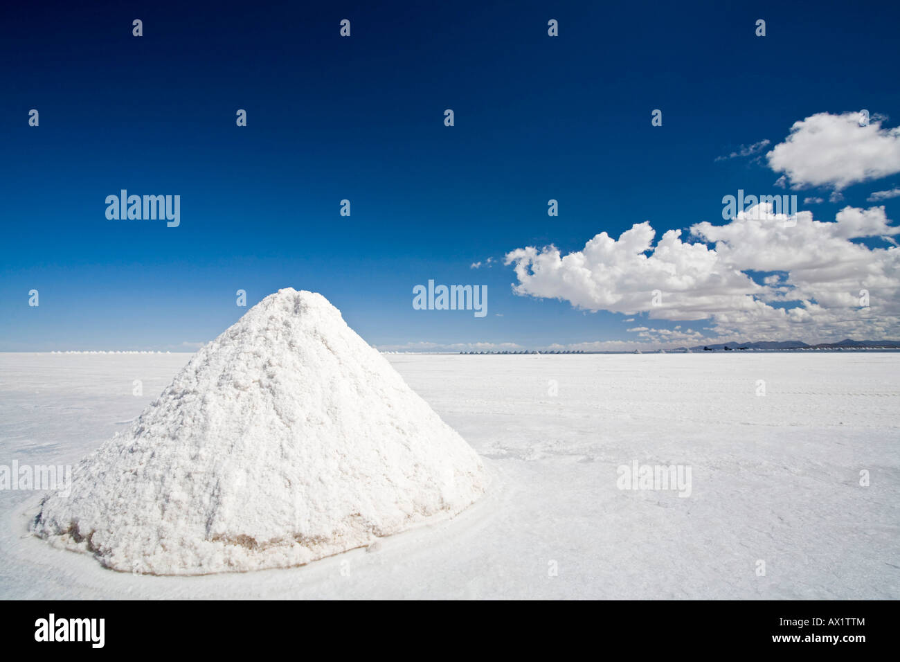 L'accumulation de sel au lac de sel Salar de Uyuni, Altiplano, Bolivie, Amérique du Sud Banque D'Images