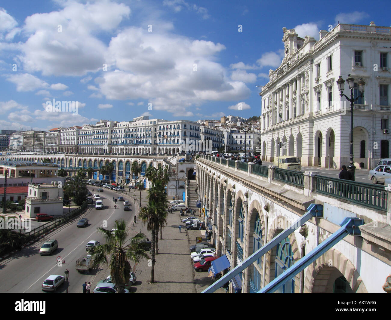 Boulevard Amilcar Cabral (haut) et de la rue d'Ankgor (vers le bas), Alger, Algérie Banque D'Images