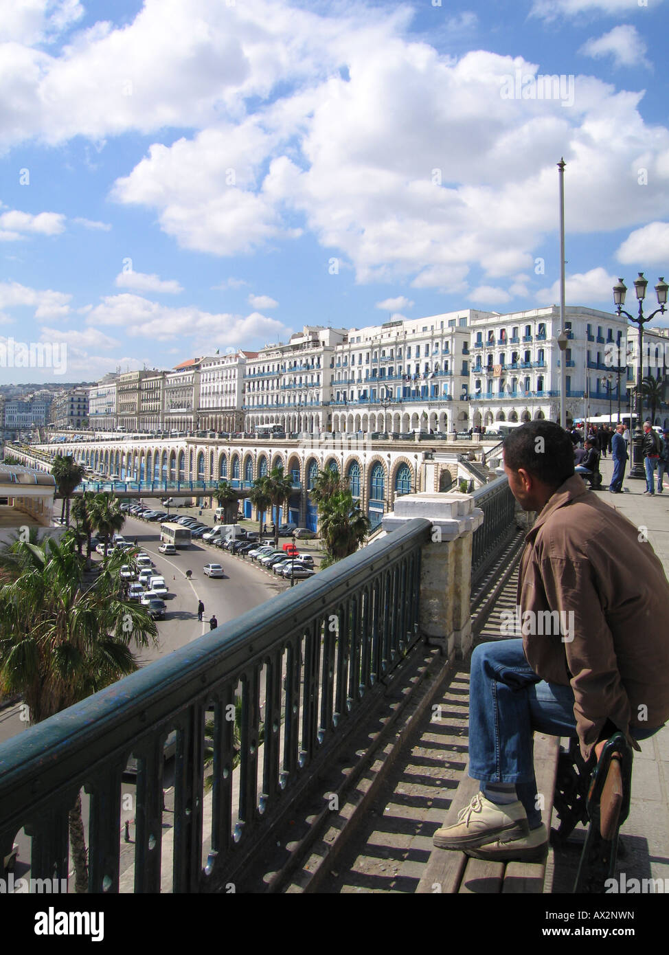 Boulevard Amilcar Cabral (haut) et de la rue d'Ankgor (vers le bas), Alger, Algérie Banque D'Images