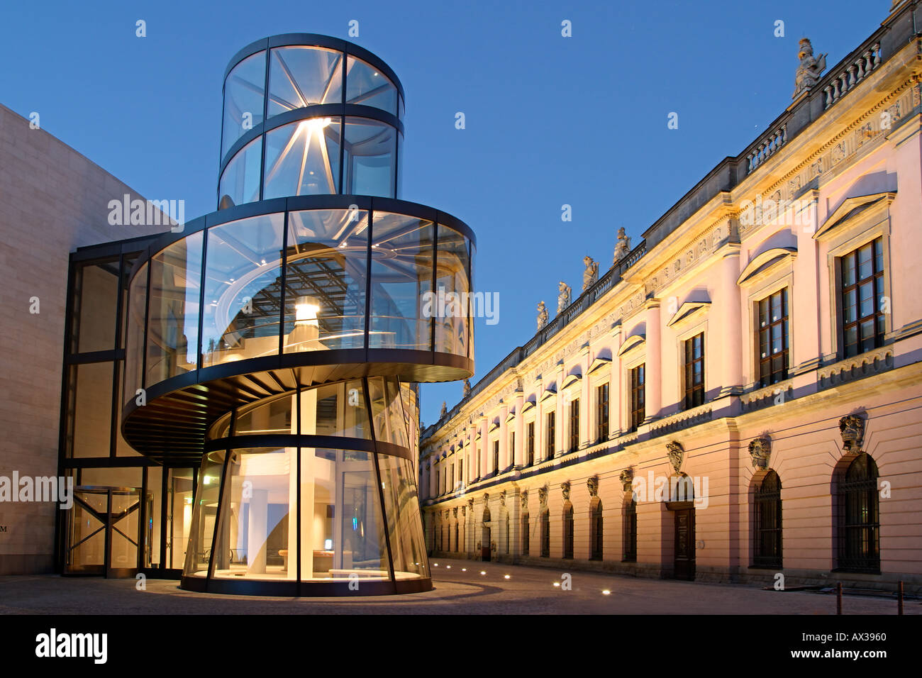 Nouveau musée de l'histoire allemande de Berlin architecte Ieoh Ming Pei architecture moderne en acier et verre Banque D'Images
