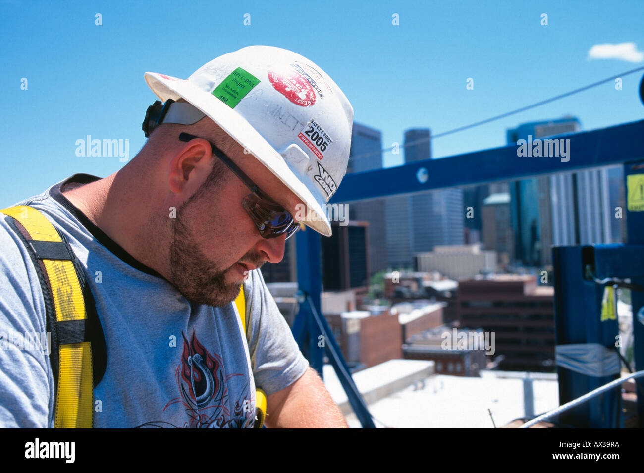 Portrait of construction worker in hardhat Denver Colorado USA Banque D'Images
