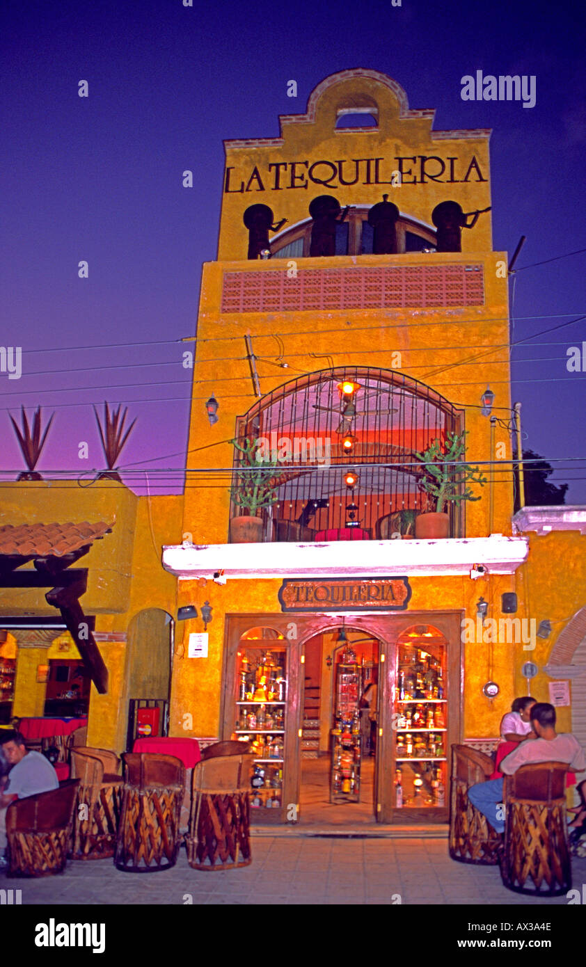 Mexique Playa del Carmen cocktails Tequileria façade extérieur personnes Banque D'Images