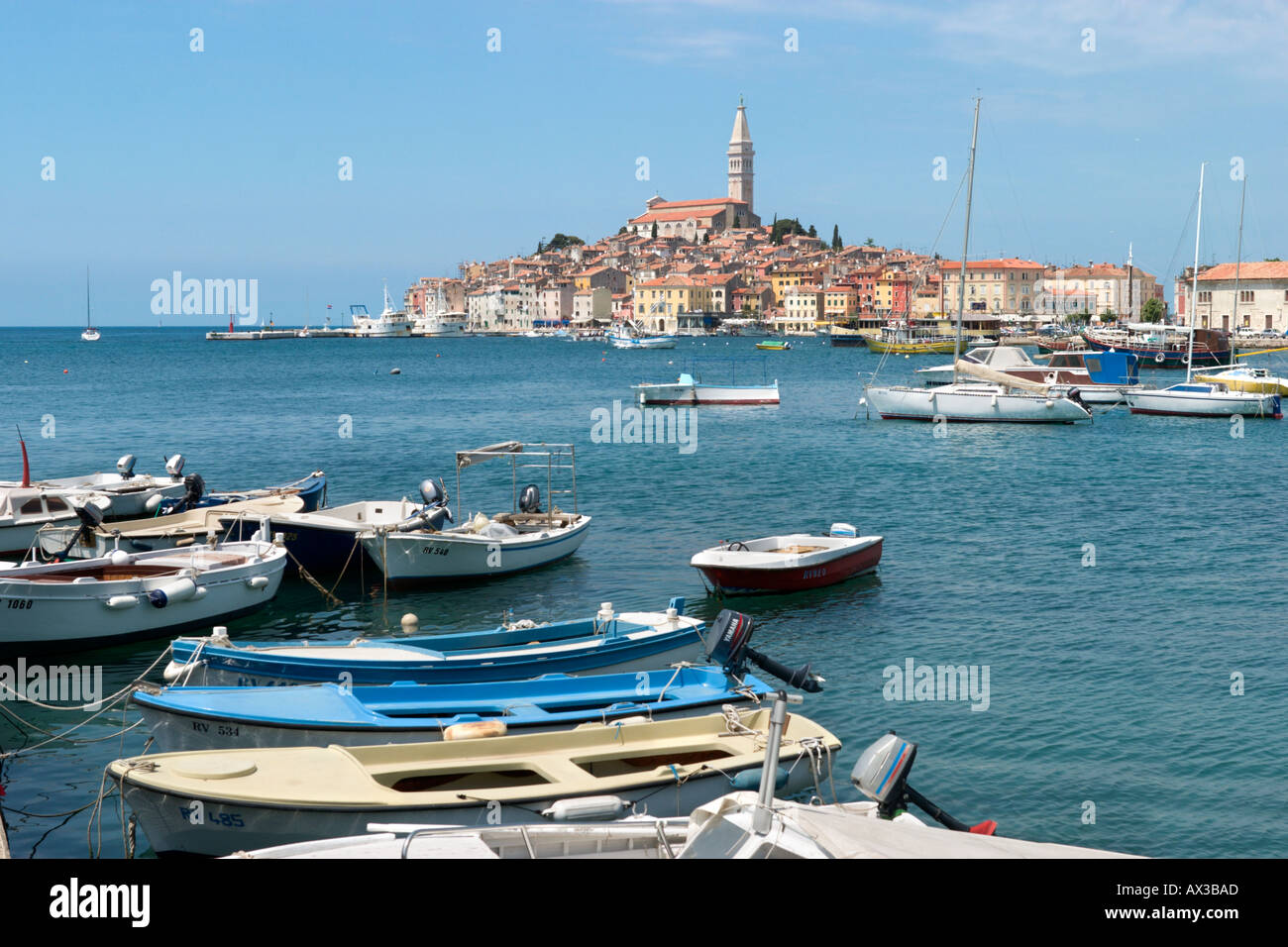 Vieille ville depuis le port, Rovinj, Istrie, Croatie Banque D'Images