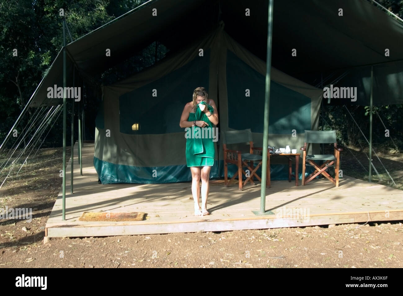 Hébergement et installations au camp privé du gouverneur dans le Masai Mara, Kenya, Afrique de l'Est. Banque D'Images