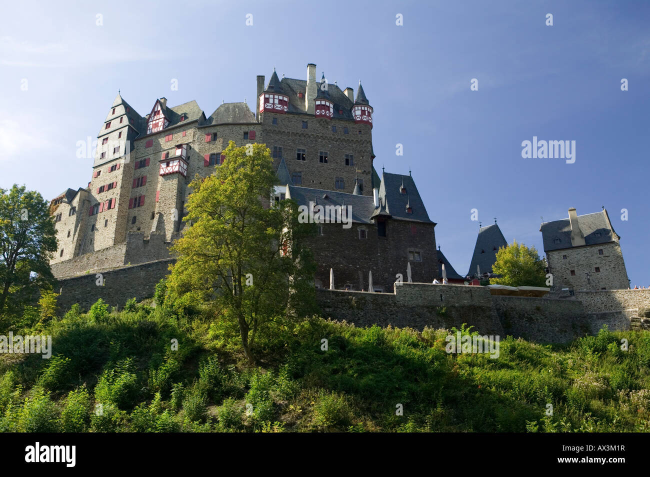 Le Burg Eltz château historique d'Eltz Allemagne près de Muenstermaifeld Ganerbenburg Moselle aus dem 12 Jahrhundert Banque D'Images