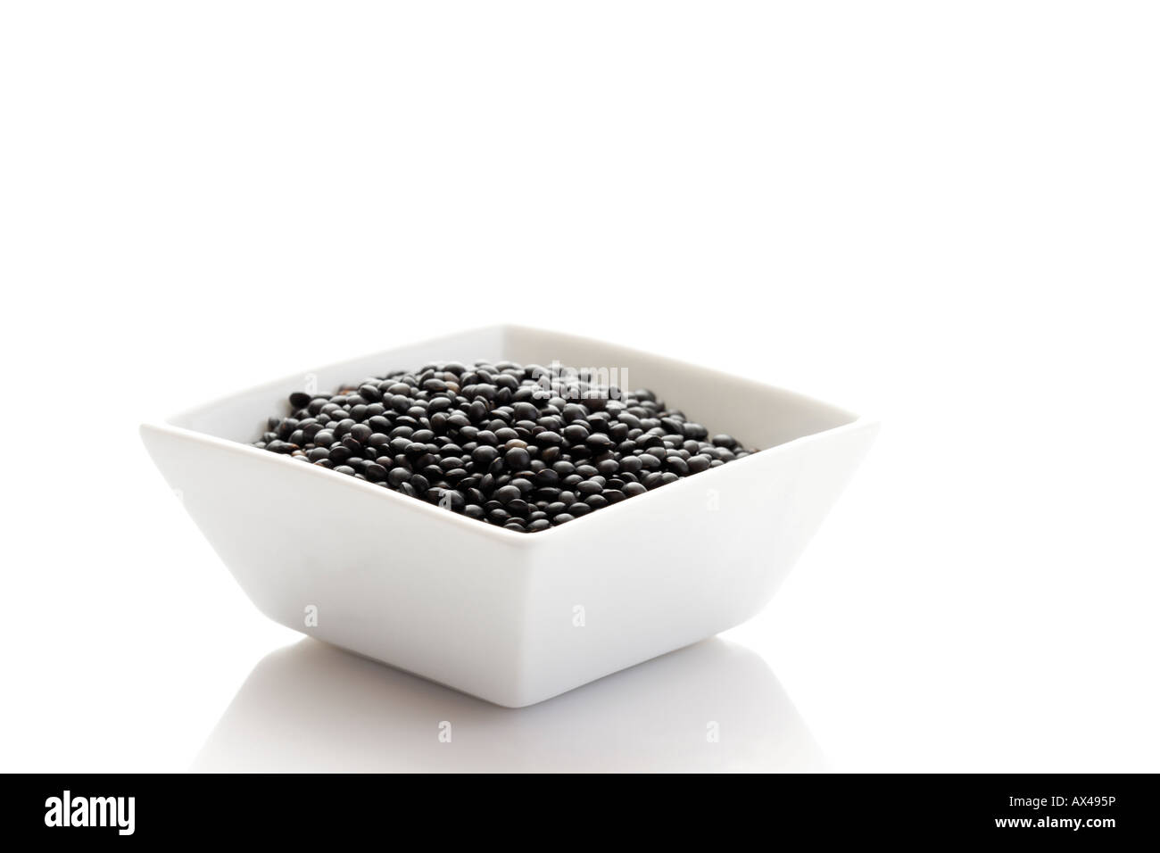Dans un bol de lentilles Béluga Banque D'Images