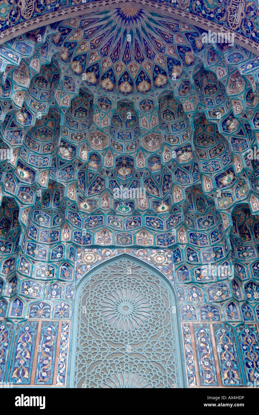 Mosaïque antique bleu clair sur la mosquée musulmane Banque D'Images