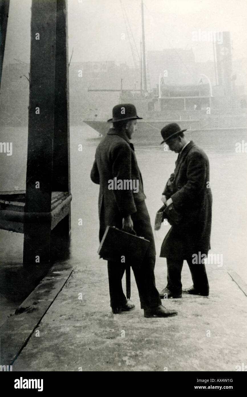 Old Vintage Photo de Messieurs de la ville de Londres par la Tamise Banque D'Images