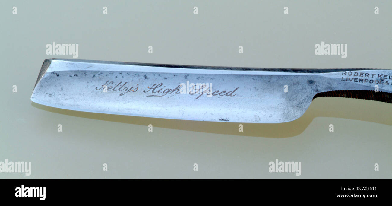 Une vieille lame de rasoir coupe-gorge sur une table en verre Haut Photo  Stock - Alamy