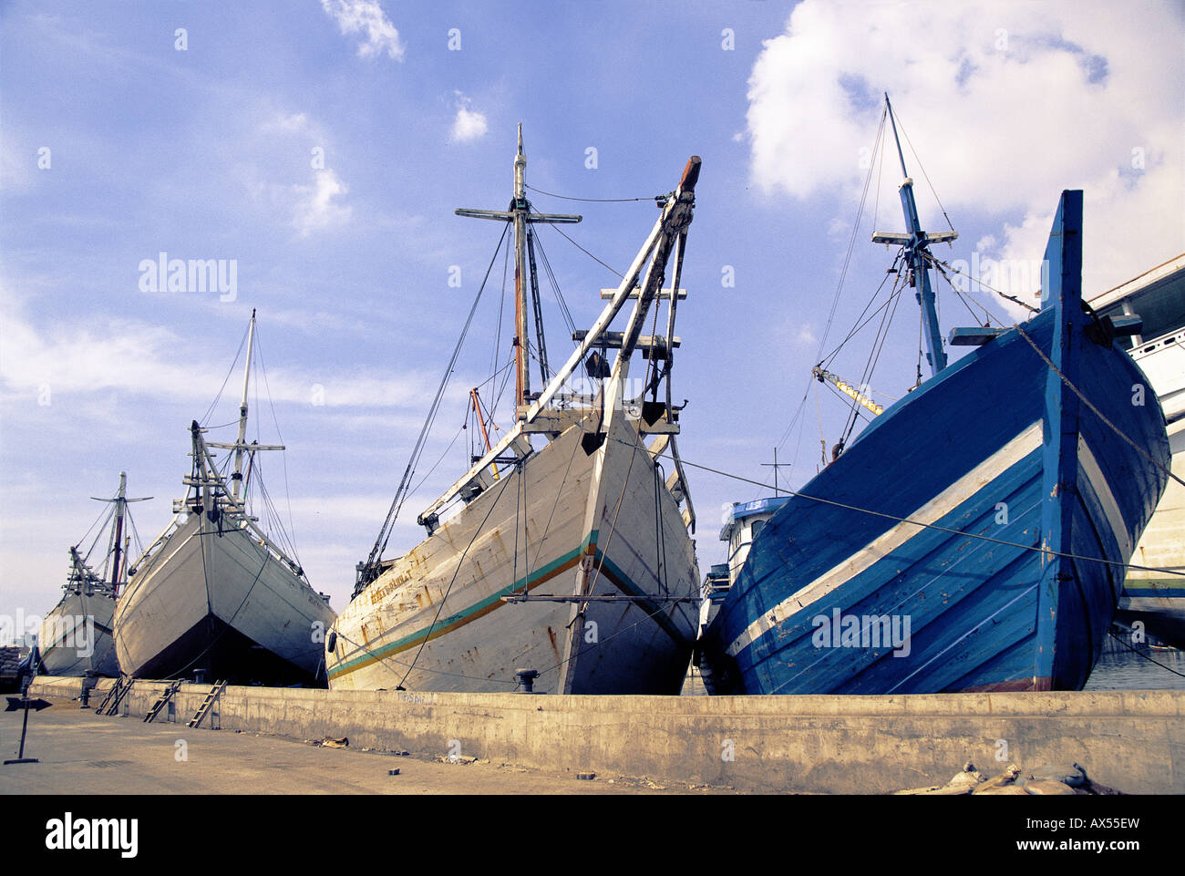 Les goélettes Bugis Sunda Kelapa au vieux port de Jakarta, Indonésie Banque D'Images