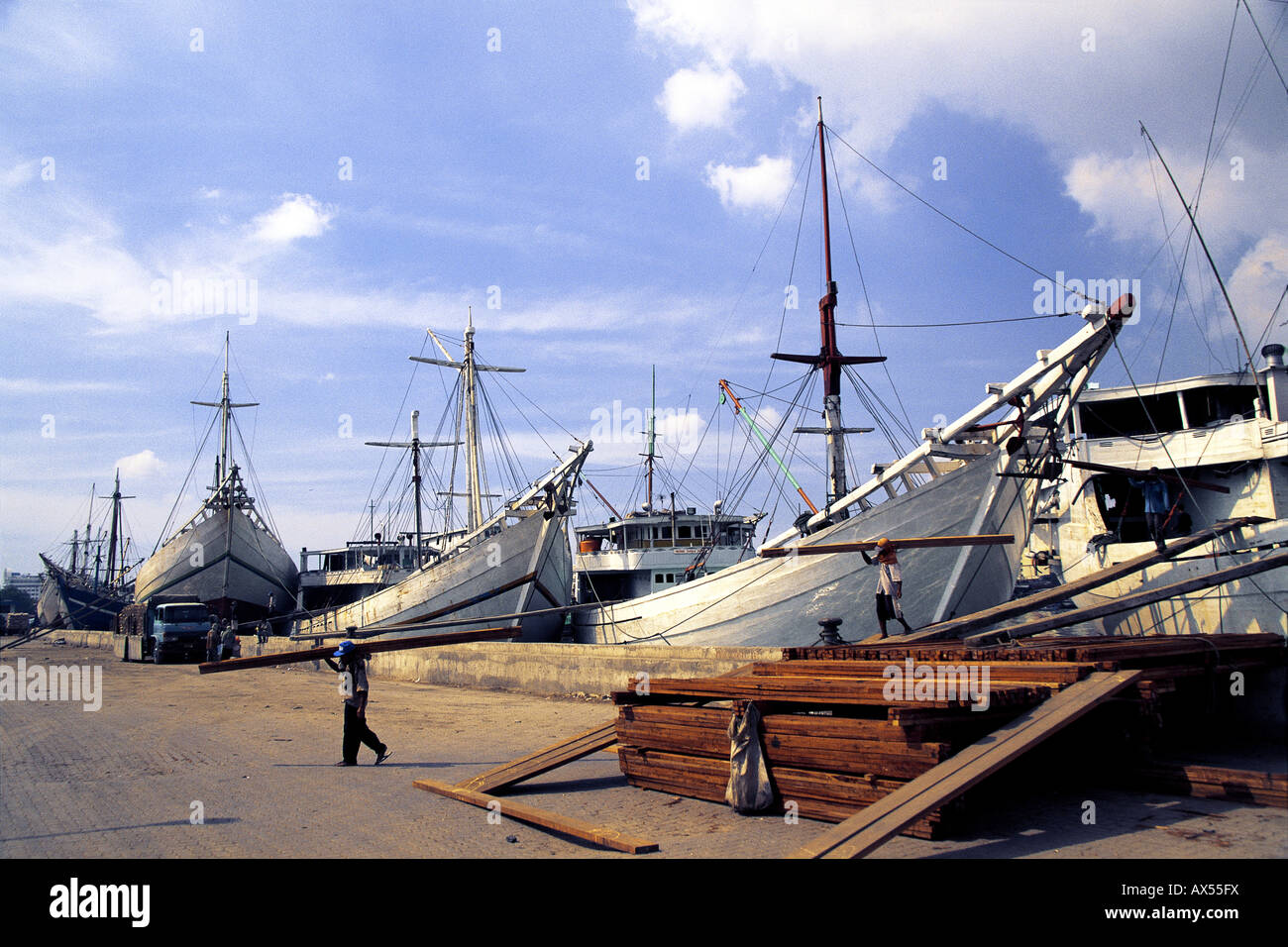 Les goélettes Bugis Sunda Kelapa au vieux port de Jakarta, Indonésie Banque D'Images