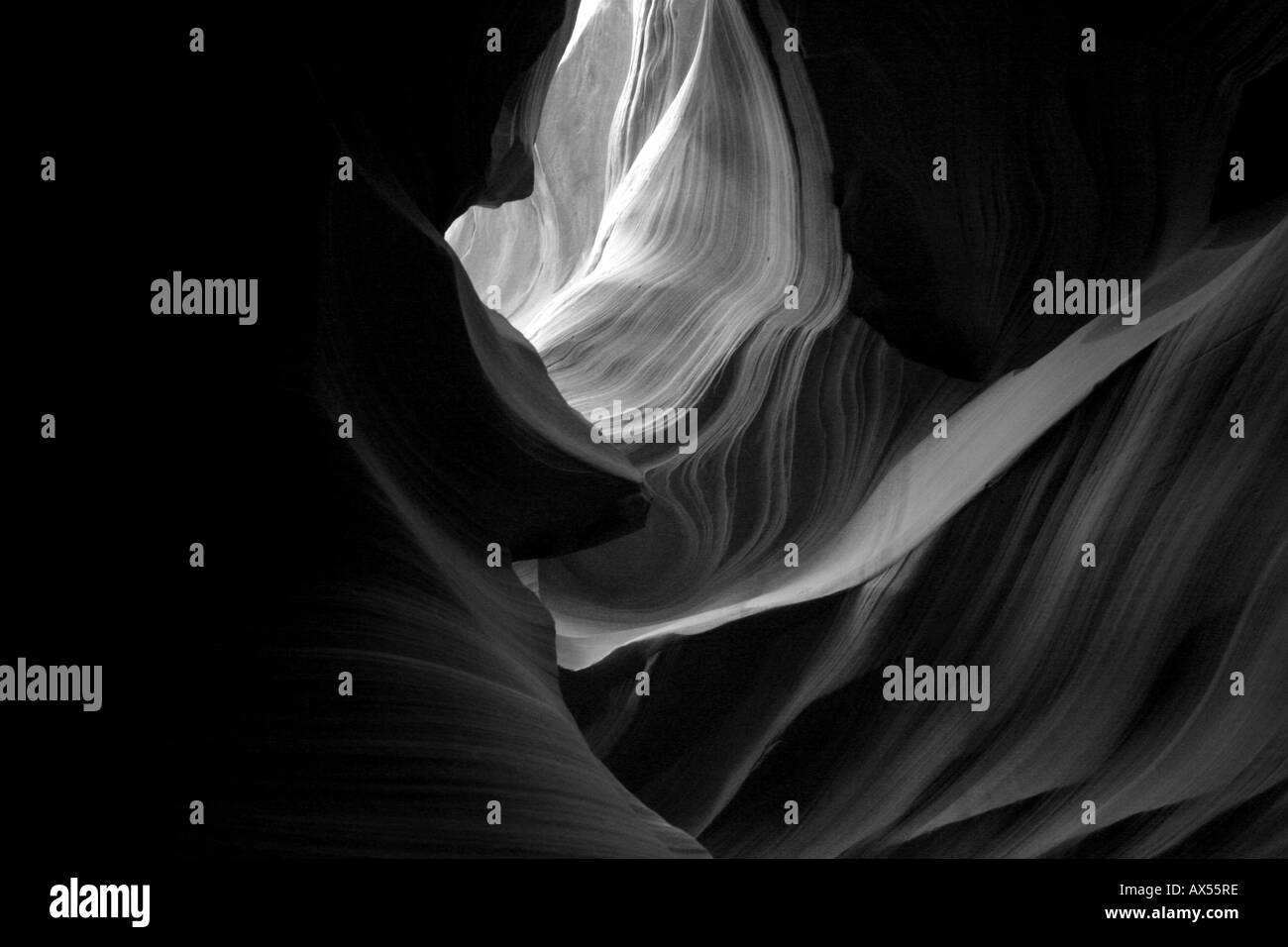 Lower Antelope Canyon fente, formes et formules de la nature, à l'abstrait et belles, en noir et blanc. Banque D'Images Lower Antelope Canyon fente, formes et formules de la nature, à l'abstrait et belles, en noir et blanc. Banque D'Images