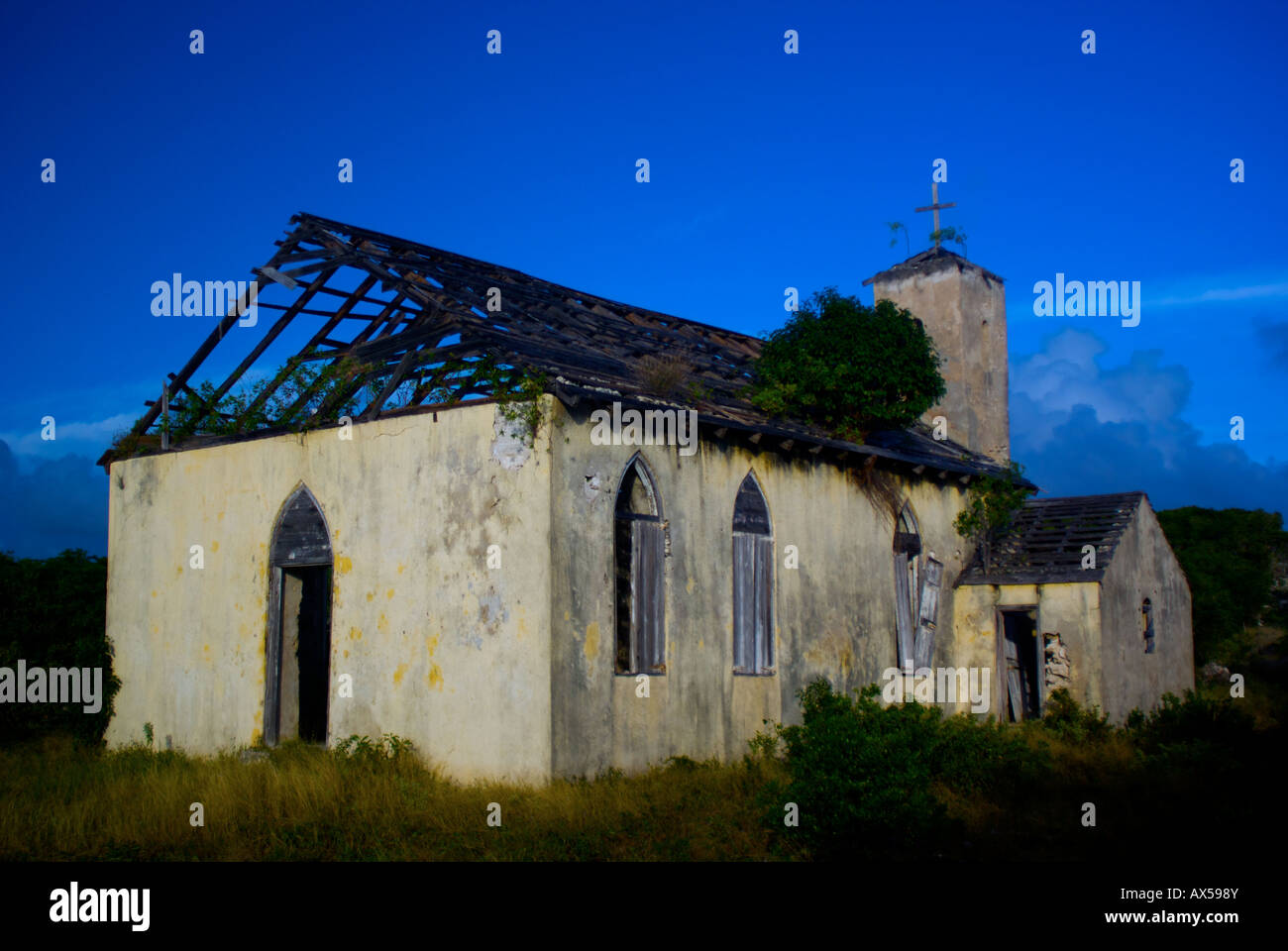 Les ruines de Saint Mary's Anglican Church sur Long Island aux Bahamas. Banque D'Images