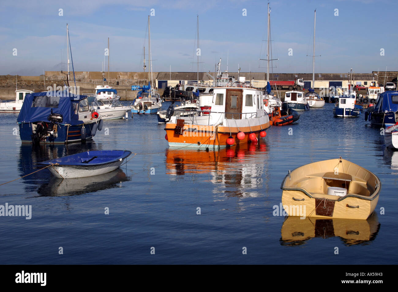Bateaux amarrés dans le port de Portrush, comté d'Antrim, en Irlande du Nord Banque D'Images
