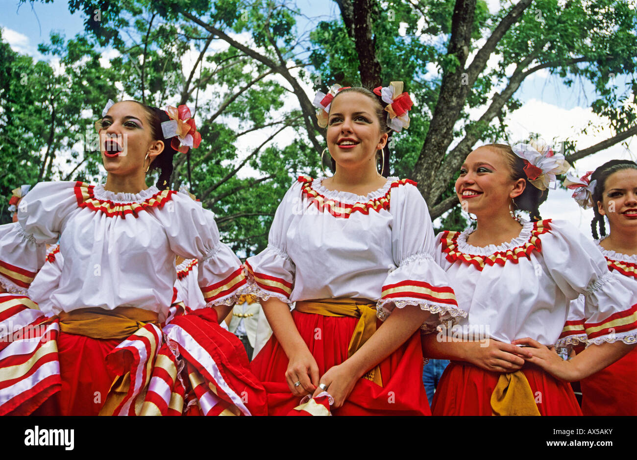 Les filles en espagnol costumes, Albuquerque, Nouveau Mexique, USA, Amérique Latine Banque D'Images