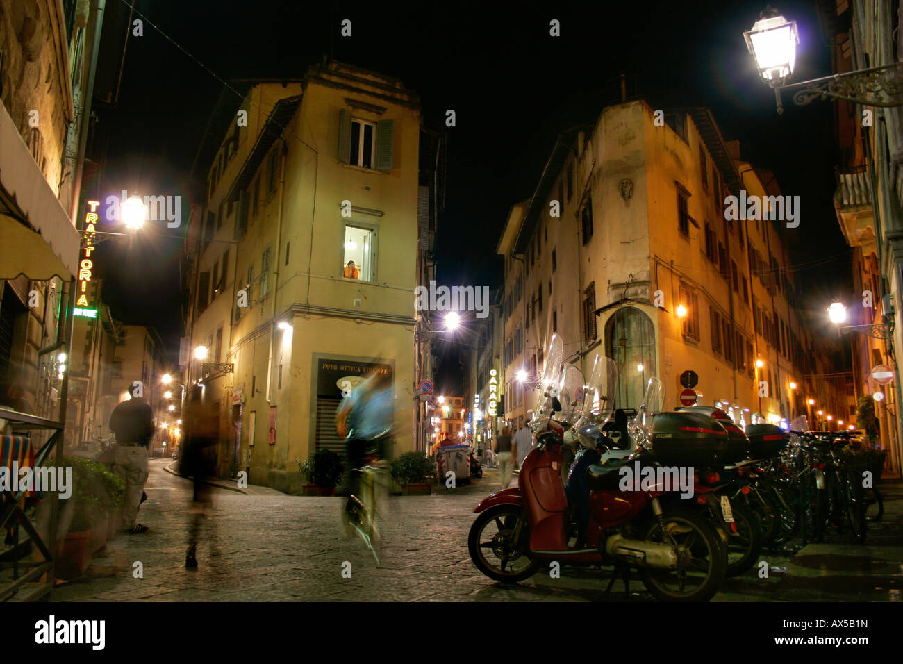 Ruelle animée la nuit, Florence, Toscane, Italie, Europe Banque D'Images