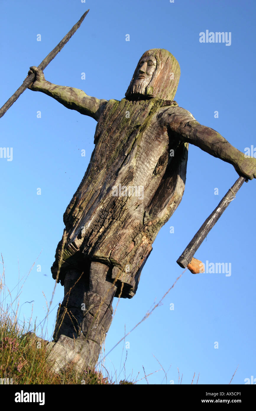 Sculpture en bois de caveman, Ballycastle, comté d'Antrim, en Irlande du Nord Banque D'Images