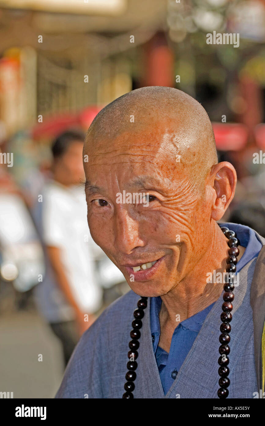 Vieux moine à Hanoi, Vietnam Banque D'Images