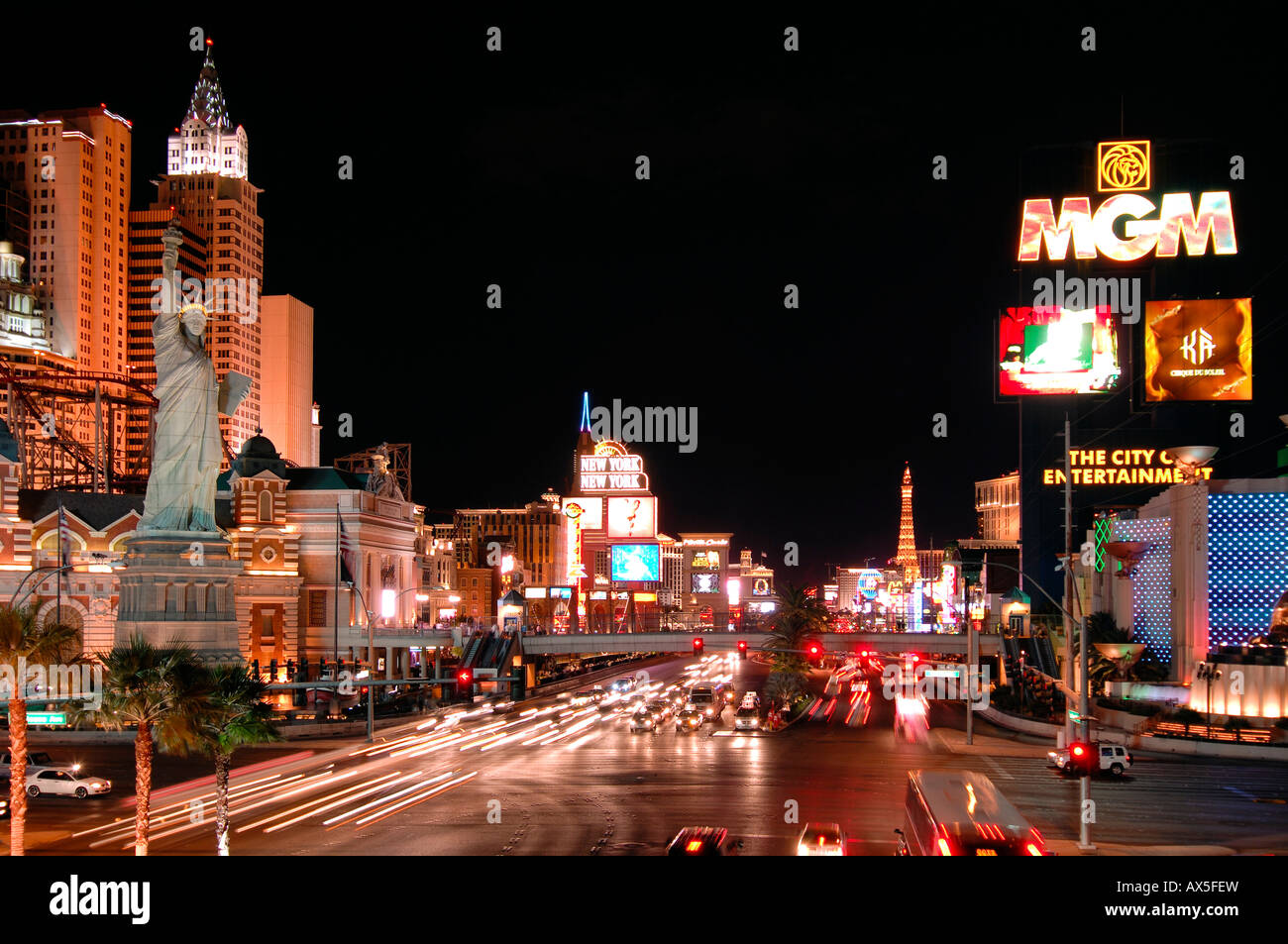 Vue de la séquence vers la région du nord : New York, le MGM Grand, Paris, Aladdin, et Caesar's Palace casinos, Las Vegas Boulevard, Banque D'Images