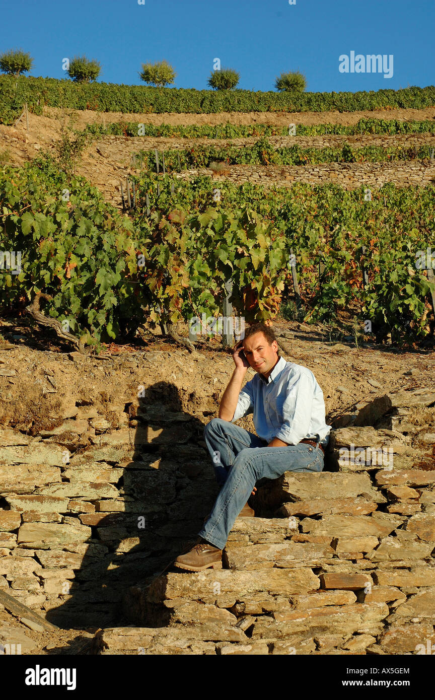 La viticulture dans le Vale Mendiz, œnologue Jorge Borges du domaine viticole Quinta do Passadouro, la région, le Nord du Portugal Banque D'Images