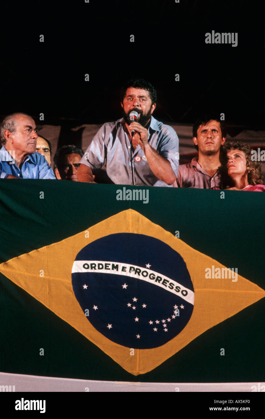 Rio de Janeiro, Brésil ; Luis Ignacio da Silva - 'Lula' - lors d'un rassemblement politique avec Leonel Brizola (à gauche). 13 décembre 1989. Banque D'Images