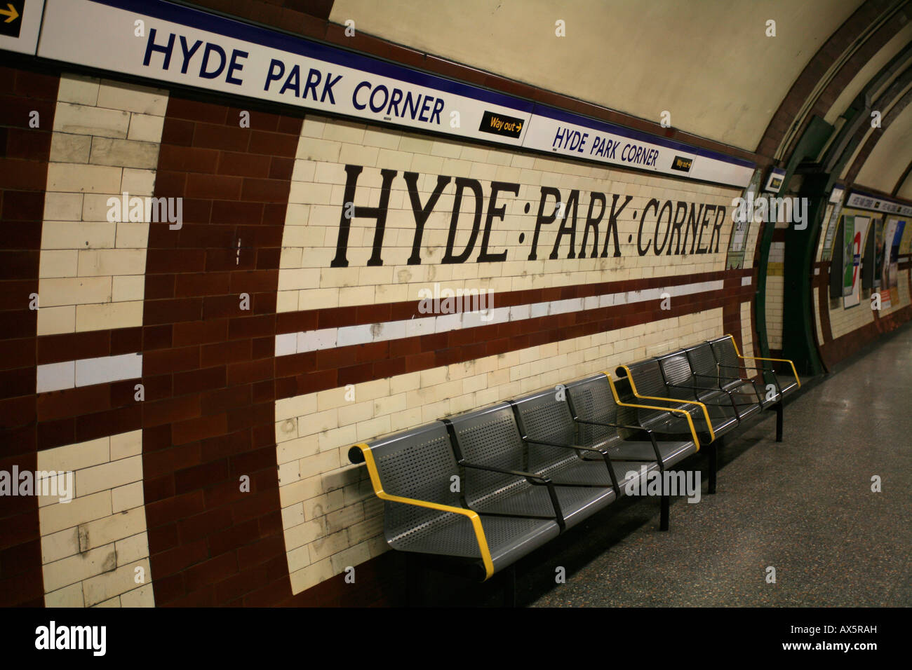 Hyde Park Corner, carreaux, signe du tube et de la station de métro, Londres, Angleterre, Royaume-Uni, Europe Photo Stock - Alamy Hyde Park Corner, carreaux, signe du tube et de la station de métro, Londres, Angleterre, Royaume-Uni, Europe Photo Stock - Alamy