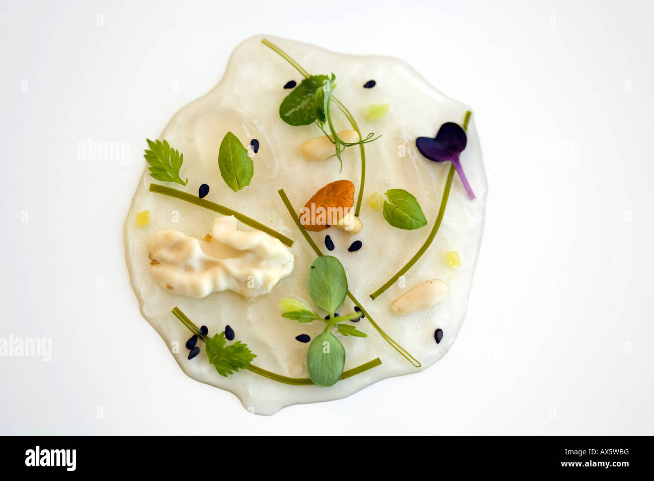 Apéritif : nori seaweed gélatine servi au Restaurant à Ronda, Tragabuches Andalousie, Espagne, Europe Banque D'Images