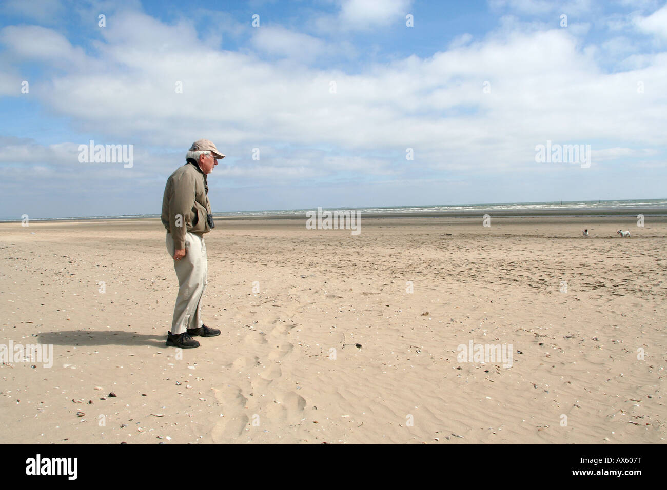 Vétéran du jour américain kulkowitz harry revient pour la première fois à Utah Beach normandie après 60 ans D-Day anniversaire Banque D'Images