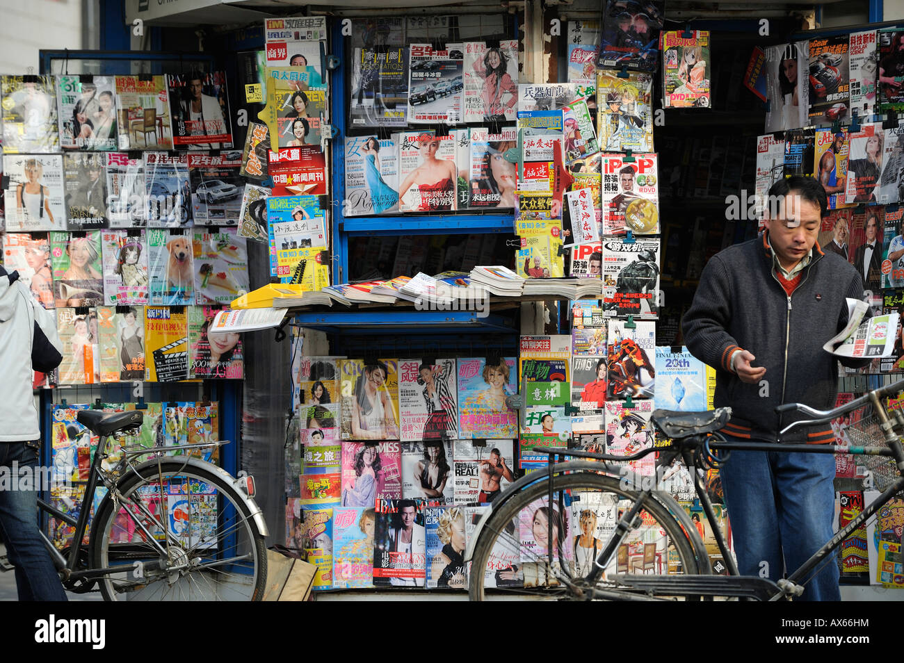 Un kiosque à journaux, à Beijing, en Chine. 20-Mar-2008 Banque D'Images