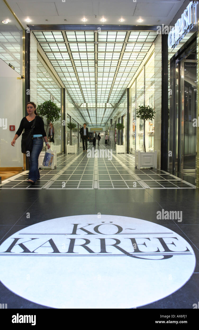 Entrée de shopping mall ko à karree konigsallee. Rhénanie du Nord-Westphalie, Dusseldorf, Germany, Europe Banque D'Images